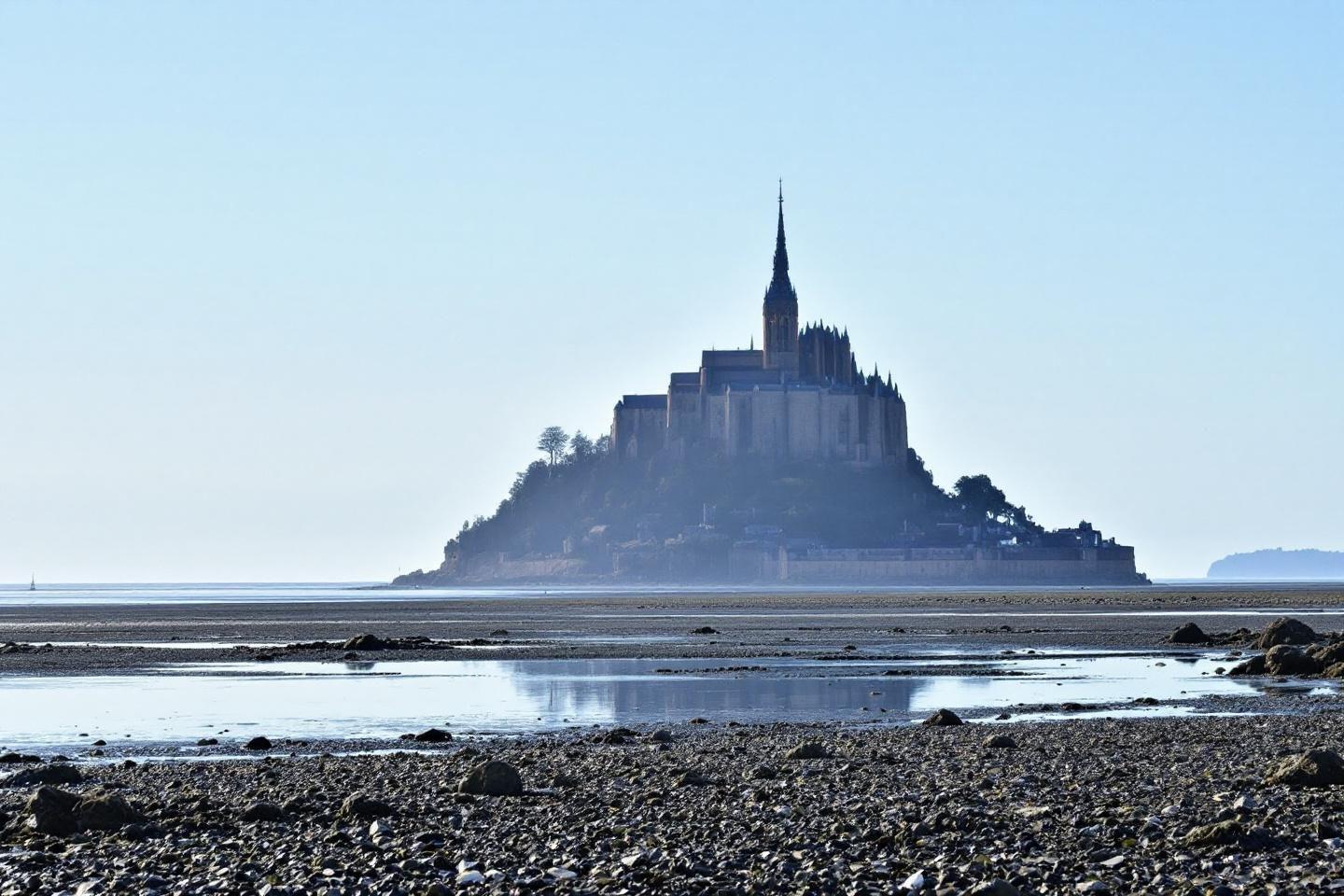 Le Mont-Saint-Michel redevenu une île : l’incroyable pari écologique réussi par la France