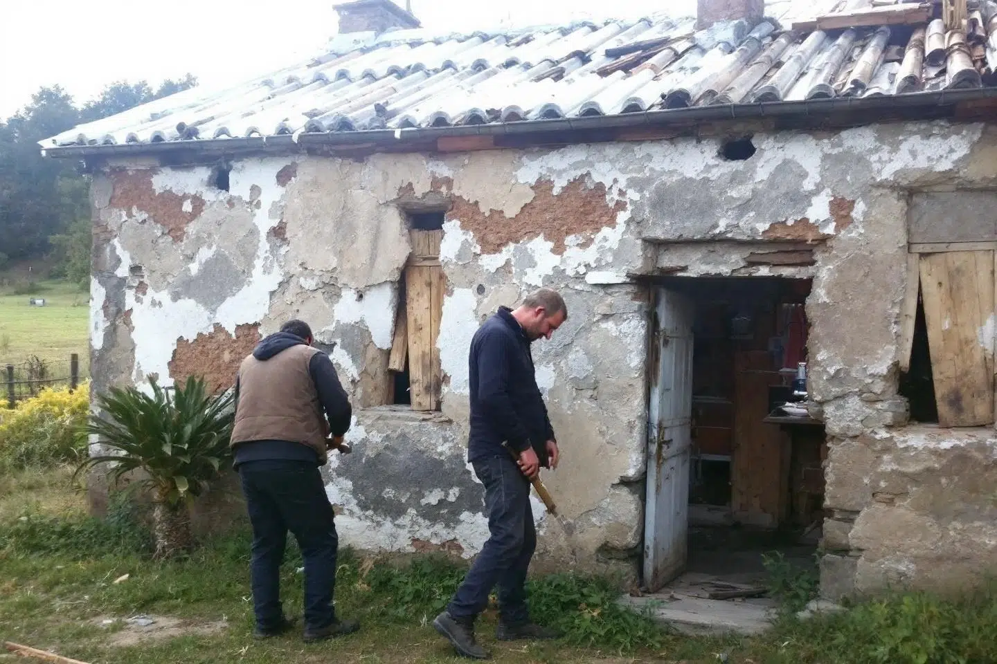 Restaurer une bâtisse ancienne sans perdre son âme : les secrets des artisans du patrimoine