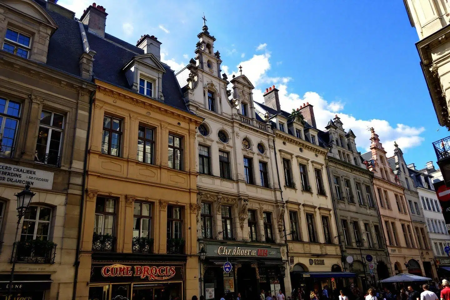 Pourquoi la France investit massivement pour sauver ses trésors architecturaux menacés